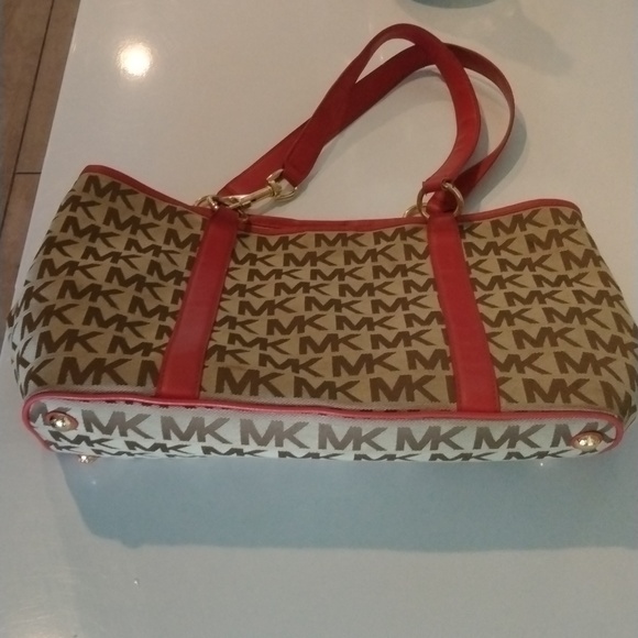 Michael Kors Purse 👜 - Picture 4 of 6